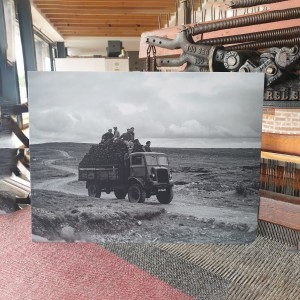 Nis Aosmhor print: Taking peats home image