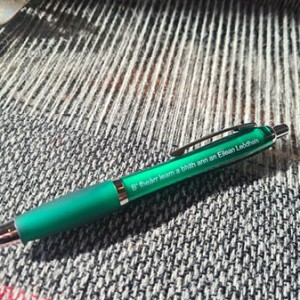 Gaelic pen (dark green) image