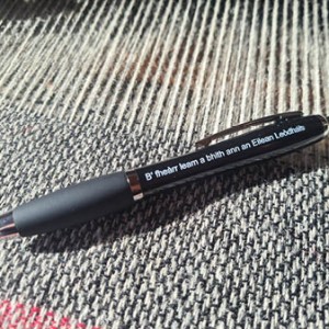 Gaelic pen (black) image